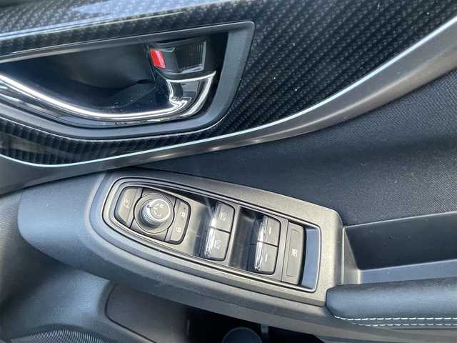 スバル インプレッサ スポーツ 2．0i－L アイサイト 島根県 2019(平31)年 7万km アイスシルバーメタリック 4WD/純正８インチメモリナビ【DIATONEsound】　/(AM/FM/フルセグＴＶ/ＣＤ・ＤＶＤ再生/Ｂｌｕｅｔｏｏｔｈ・USB接続)　/アイサイト/プリクラッシュブレーキ/レーンアシスト　/全車速追従機能付クルーズコントロール　/誤発進抑制機能/リアコーナーセンサー　/電動パーキングブレーキ/オートホールド　/前方ドライブレコーダー　/ＥＴＣ2.0/バックカメラ　/パドルシフト/純正１７インチアルミホイール/純正フロアマット/プッシュスタート/スマートキー/スペアキー/オートライト/フォグランプ/ステアリングスイッチ/アイドリングストップ/電動格納ミラー/シートリフター/トノカバー