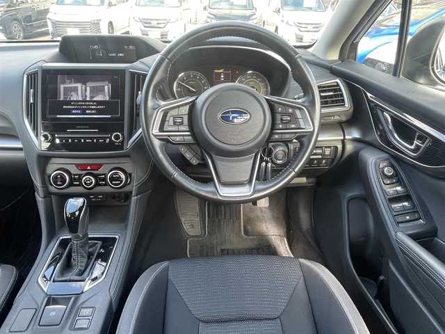 スバル インプレッサ スポーツ 2．0i－L アイサイト 島根県 2019(平31)年 7万km アイスシルバーメタリック 4WD/純正８インチメモリナビ【DIATONEsound】　/(AM/FM/フルセグＴＶ/ＣＤ・ＤＶＤ再生/Ｂｌｕｅｔｏｏｔｈ・USB接続)　/アイサイト/プリクラッシュブレーキ/レーンアシスト　/全車速追従機能付クルーズコントロール　/誤発進抑制機能/リアコーナーセンサー　/電動パーキングブレーキ/オートホールド　/前方ドライブレコーダー　/ＥＴＣ2.0/バックカメラ　/パドルシフト/純正１７インチアルミホイール/純正フロアマット/プッシュスタート/スマートキー/スペアキー/オートライト/フォグランプ/ステアリングスイッチ/アイドリングストップ/電動格納ミラー/シートリフター/トノカバー