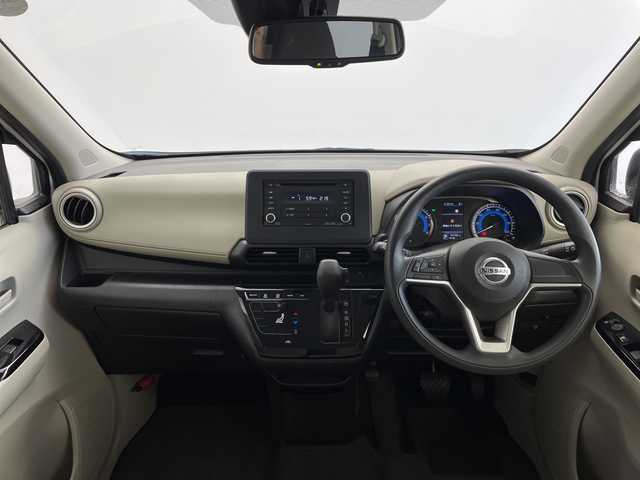 日産 デイズ X 茨城県 2020(令2)年 2.5万km ホワイトパール ワンオーナー 純正電子チューナーラジオAM・FM/CD/AUX シガーソケット USB入力端子 電格ミラー 布系シート オートライト 純正フロアマット 衝突被害軽減システム 横滑り防止装置 前後コーナーセンサー W＋サイドエアバッグ ドアバイザー 純正AW14インチ スマートキー 取扱説明書