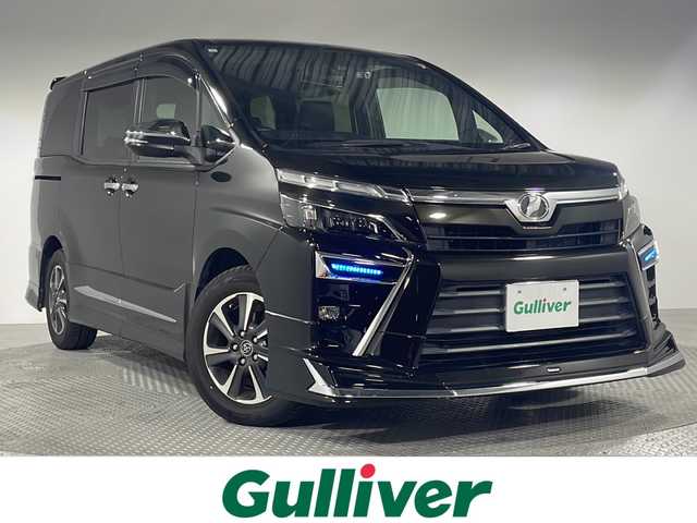 トヨタ ヴォクシー ZS 煌 神奈川県 2018(平30)年 3.9万km イナズマスパーキングブラックガラスフレーク 社外10型SDナビゲーション【AVIC-CE900VO】/フルセグ　AM FM CD DVDBluetooth　MSVSD HDMI AUX/バックモニター/両側電動スライドドア【サンシェード】/イージクローザードア【リア/スライド】/クルーズコントロール/プリクラッシュセーフティシステム/レーンディパーチャーアラート/先行車発進告知/アイドリングストップ/コンビステアリング/前後社外ドライブレコーダー/プッシュスタート/ETC/モデリスタエアロ【フロント/サイド/リア】/純正リアスポイラー/スマートキー/LEDヘッドライト/オートライト/フォグランプ/電格ウインカーミラー