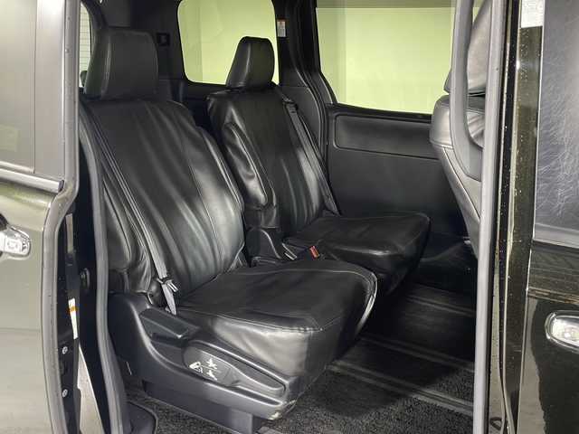 トヨタ ヴォクシー ZS 煌 神奈川県 2018(平30)年 3.9万km イナズマスパーキングブラックガラスフレーク 社外10型SDナビゲーション【AVIC-CE900VO】/フルセグ　AM FM CD DVDBluetooth　MSVSD HDMI AUX/バックモニター/両側電動スライドドア【サンシェード】/イージクローザードア【リア/スライド】/クルーズコントロール/プリクラッシュセーフティシステム/レーンディパーチャーアラート/先行車発進告知/アイドリングストップ/コンビステアリング/前後社外ドライブレコーダー/プッシュスタート/ETC/モデリスタエアロ【フロント/サイド/リア】/純正リアスポイラー/スマートキー/LEDヘッドライト/オートライト/フォグランプ/電格ウインカーミラー