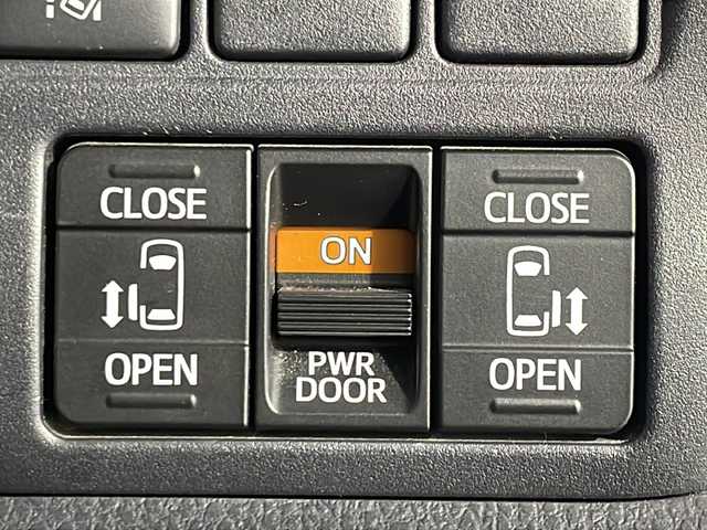 トヨタ ヴォクシー ZS 煌 神奈川県 2018(平30)年 3.9万km イナズマスパーキングブラックガラスフレーク 社外10型SDナビゲーション【AVIC-CE900VO】/フルセグ　AM FM CD DVDBluetooth　MSVSD HDMI AUX/バックモニター/両側電動スライドドア【サンシェード】/イージクローザードア【リア/スライド】/クルーズコントロール/プリクラッシュセーフティシステム/レーンディパーチャーアラート/先行車発進告知/アイドリングストップ/コンビステアリング/前後社外ドライブレコーダー/プッシュスタート/ETC/モデリスタエアロ【フロント/サイド/リア】/純正リアスポイラー/スマートキー/LEDヘッドライト/オートライト/フォグランプ/電格ウインカーミラー