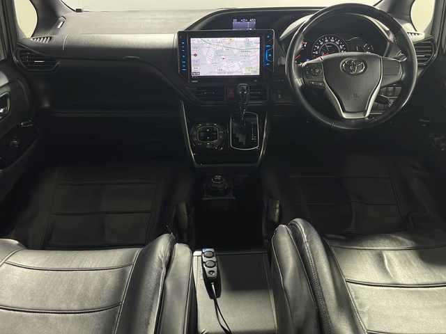 トヨタ ヴォクシー ZS 煌 神奈川県 2018(平30)年 3.9万km イナズマスパーキングブラックガラスフレーク 社外10型SDナビゲーション【AVIC-CE900VO】/フルセグ　AM FM CD DVDBluetooth　MSVSD HDMI AUX/バックモニター/両側電動スライドドア【サンシェード】/イージクローザードア【リア/スライド】/クルーズコントロール/プリクラッシュセーフティシステム/レーンディパーチャーアラート/先行車発進告知/アイドリングストップ/コンビステアリング/前後社外ドライブレコーダー/プッシュスタート/ETC/モデリスタエアロ【フロント/サイド/リア】/純正リアスポイラー/スマートキー/LEDヘッドライト/オートライト/フォグランプ/電格ウインカーミラー