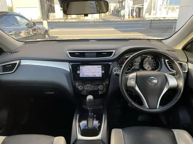 日産 エクストレイル モードプレミア　エマージェンシーB 埼玉県 2015(平27)年 13.3万km ダイヤモンドブラック (株)IDOMが運営する【じしゃロン鳩ヶ谷店】の自社ローン専用車両になりますこちらは現金またはオートローンご利用時の価格です。自社ローンご希望の方は別途その旨お申付け下さい/エマージェンシーブレーキ/車線逸脱警報/ソナー/プッシュスタート/純正ＳＤナビ/　(CD/DVD/SD/AUX/Bluetooth接続)/フルセグＴＶ/バックカメラ/ビルドインＥＴＣ/ホワイト＆ブラックコンビレザーシート/シートヒーター/ＬＥＤヘッドライト