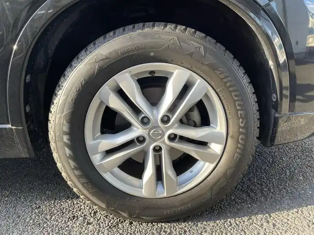 日産 エクストレイル モードプレミア　エマージェンシーB 埼玉県 2015(平27)年 13.3万km ダイヤモンドブラック (株)IDOMが運営する【じしゃロン鳩ヶ谷店】の自社ローン専用車両になりますこちらは現金またはオートローンご利用時の価格です。自社ローンご希望の方は別途その旨お申付け下さい/エマージェンシーブレーキ/車線逸脱警報/ソナー/プッシュスタート/純正ＳＤナビ/　(CD/DVD/SD/AUX/Bluetooth接続)/フルセグＴＶ/バックカメラ/ビルドインＥＴＣ/ホワイト＆ブラックコンビレザーシート/シートヒーター/ＬＥＤヘッドライト