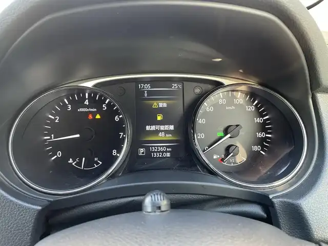 日産 エクストレイル モードプレミア　エマージェンシーB 埼玉県 2015(平27)年 13.3万km ダイヤモンドブラック (株)IDOMが運営する【じしゃロン鳩ヶ谷店】の自社ローン専用車両になりますこちらは現金またはオートローンご利用時の価格です。自社ローンご希望の方は別途その旨お申付け下さい/エマージェンシーブレーキ/車線逸脱警報/ソナー/プッシュスタート/純正ＳＤナビ/　(CD/DVD/SD/AUX/Bluetooth接続)/フルセグＴＶ/バックカメラ/ビルドインＥＴＣ/ホワイト＆ブラックコンビレザーシート/シートヒーター/ＬＥＤヘッドライト