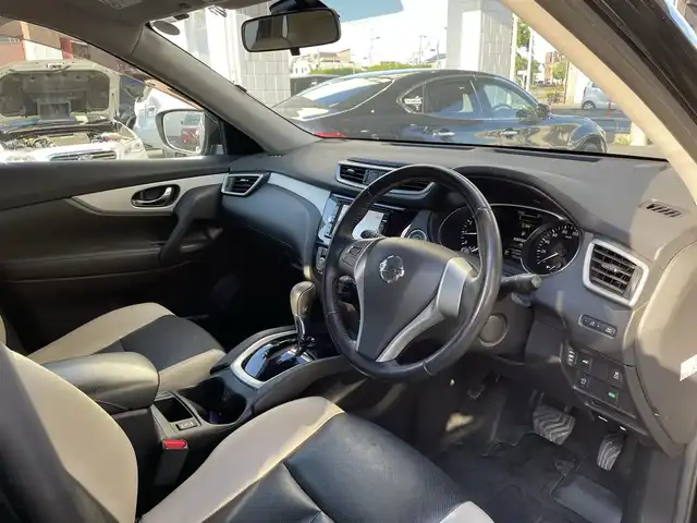 日産 エクストレイル モードプレミア　エマージェンシーB 埼玉県 2015(平27)年 13.3万km ダイヤモンドブラック (株)IDOMが運営する【じしゃロン鳩ヶ谷店】の自社ローン専用車両になりますこちらは現金またはオートローンご利用時の価格です。自社ローンご希望の方は別途その旨お申付け下さい/エマージェンシーブレーキ/車線逸脱警報/ソナー/プッシュスタート/純正ＳＤナビ/　(CD/DVD/SD/AUX/Bluetooth接続)/フルセグＴＶ/バックカメラ/ビルドインＥＴＣ/ホワイト＆ブラックコンビレザーシート/シートヒーター/ＬＥＤヘッドライト