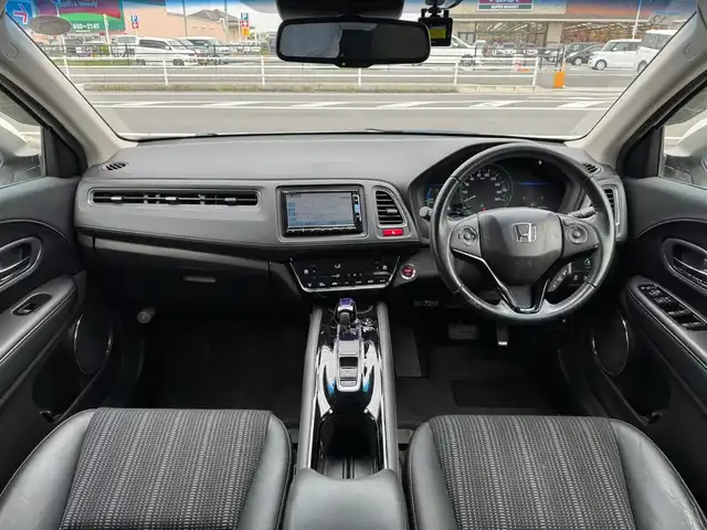 ホンダ ヴェゼル ハイブリッド Z 滋賀県 2014(平26)年 10.7万km ホワイトオーキッドパール 純正フルセグナビ/　フルセグ Bluetooth CD DVD FM AM/バックカメラ/ドライブレコーダー前後/あんしんパッケージ/シティブレーキアクティブシステム/コンフォートビューパッケージ/フルオートエアコンディショナー/LEDヘッドライト/シートヒーターLR/アルミパッケージ/純正17インチアルミスポーツタイプ/純正フロアマット/ドアバイザー/スマートキー×2/プッシュスタート/