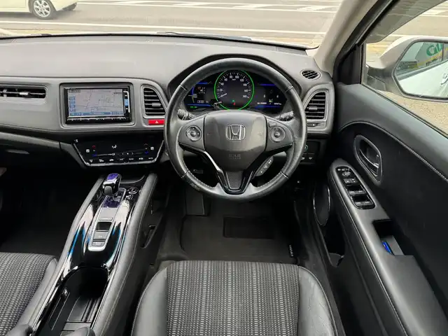 ホンダ ヴェゼル ハイブリッド Z 滋賀県 2014(平26)年 10.7万km ホワイトオーキッドパール 純正フルセグナビ/　フルセグ Bluetooth CD DVD FM AM/バックカメラ/ドライブレコーダー前後/あんしんパッケージ/シティブレーキアクティブシステム/コンフォートビューパッケージ/フルオートエアコンディショナー/LEDヘッドライト/シートヒーターLR/アルミパッケージ/純正17インチアルミスポーツタイプ/純正フロアマット/ドアバイザー/スマートキー×2/プッシュスタート/