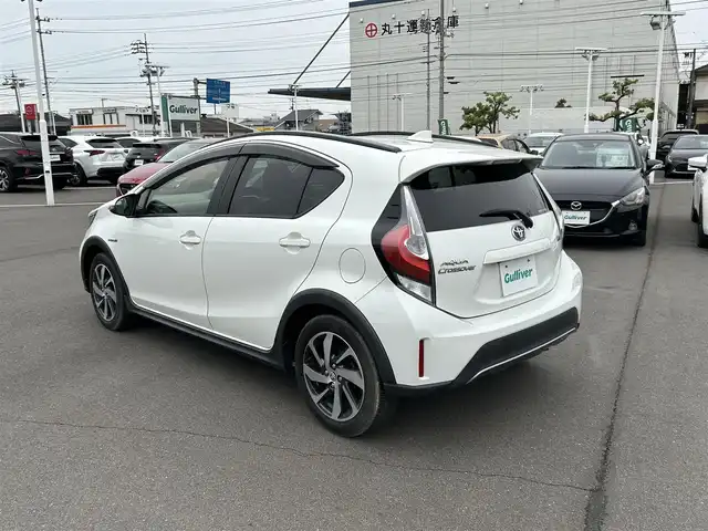 トヨタ アクア クロスオーバー 岡山県 2017(平29)年 2.9万km ライムホワイトパールクリスタルシャイン 社外ナビ　/(AM.FM.TV.CD.DVD.BT.)/ルーフレール　/衝突軽減ブレーキ　/バックカメラ　/レーンキープアシスト　/前後ドライブレコーダー　/オートライト　/オートマチックハイビーム　/ＥＴＣ　/１６インチ純正ＡＷ　/横滑り防止　/プッシュスタート