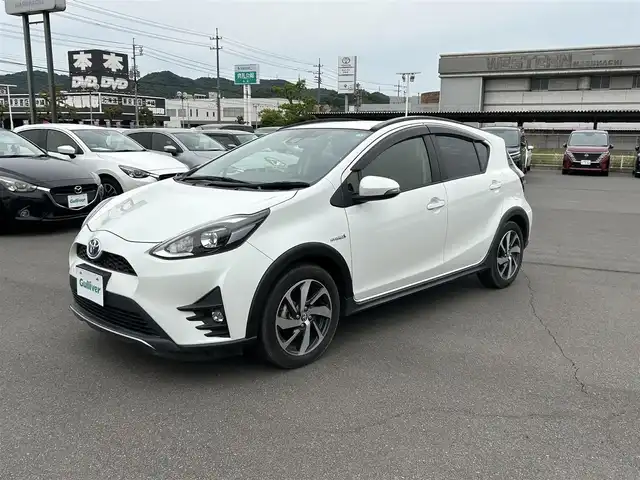 トヨタ アクア クロスオーバー 岡山県 2017(平29)年 2.9万km ライムホワイトパールクリスタルシャイン 社外ナビ　/(AM.FM.TV.CD.DVD.BT.)/ルーフレール　/衝突軽減ブレーキ　/バックカメラ　/レーンキープアシスト　/前後ドライブレコーダー　/オートライト　/オートマチックハイビーム　/ＥＴＣ　/１６インチ純正ＡＷ　/横滑り防止　/プッシュスタート