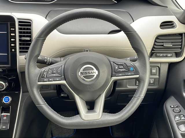 日産 セレナ e－パワー ハイウェイスター V 三重県 2020(令2)年 5万km ブリリアントホワイトパール 純正SDナビ/全周囲カメラ/衝突軽減ブレーキ/レーダークルーズコントロール/両側パワースライドドア/横滑り防止/ビルトインETC/ドライブレコーダー/LEDヘッドライト/フォグランプ/オートライト/純正15インチアルミホイール/プッシュスタート/スマートキー/純正フロアマット/ドアバイザー/ブラインドスポットモニター/プロパイロット/電動格納ミラー/禁煙車