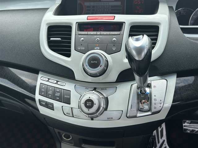 ホンダ オデッセイ アブソルート 愛知県 2004(平16)年 14万km プレミアムホワイトパール HDDナビ/（AM/FM/CD/DVD)/ETC/クルーズコントロール/純正17インチAW/HIDヘッドライト/フォグランプ/革巻きステアリング/ステアリングスィッチ