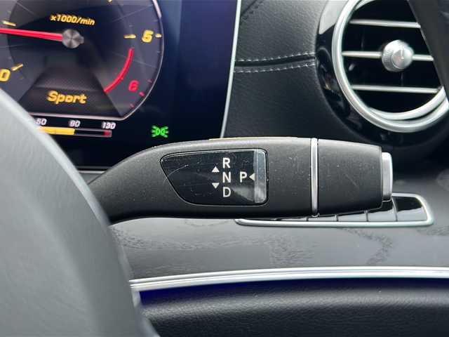 メルセデス・ベンツ Ｅ２２０ｄ SW アバンギャルド スポーツ 山口県 2018(平30)年 12.7万km オブシディアンブラック ワンオーナー/禁煙車/スマートキー/プッシュスタート/ETC/前方ドライブレコーダー/純正HDDナビ/(DTV/BT/SD/ラジオ)/全方位カメラ/前席パワーシート/シートヒーター/レーダークルーズコントロール/オートライト/左右分離型フルオートエアコン/車線逸脱警報装置/クリアランスソナー/アイドリングストップ/電子パーキングブレーキ/保証書/取扱説明書