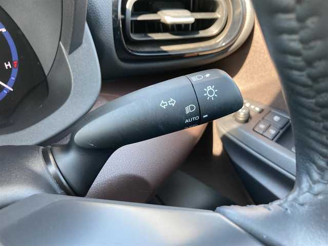 トヨタ ヤリスクロス ハイブリッド Z 鳥取県 2021(令3)年 4.8万km センシュアルレッドマイカ ４WD・ハイブリット/ワンオーナー/純正8インチディスプレイオーディオ/BT/USB/Miracast/パノラミックビューモニター/前後ドライブレコーダー/ビルトインETC/トヨタセーフティセンス/レーンキープアシスト/レーダークルーズコントロール/運転席パワーシート/前席シートヒーター/LEDヘットライト/フォグライト/純正18インチアルミホイール/プッシュエンジンスタート/スマートキー×２/スタットレスセット積込み（タイヤ溝６部山）