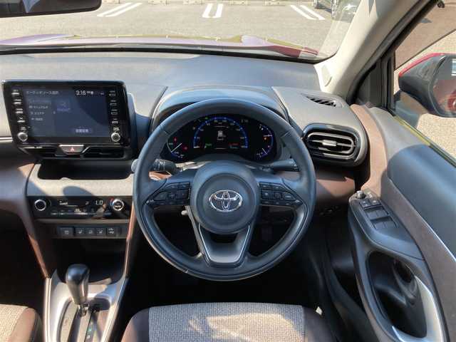 トヨタ ヤリスクロス ハイブリッド Z 鳥取県 2021(令3)年 4.8万km センシュアルレッドマイカ ４WD・ハイブリット/ワンオーナー/純正8インチディスプレイオーディオ/BT/USB/Miracast/パノラミックビューモニター/前後ドライブレコーダー/ビルトインETC/トヨタセーフティセンス/レーンキープアシスト/レーダークルーズコントロール/運転席パワーシート/前席シートヒーター/LEDヘットライト/フォグライト/純正18インチアルミホイール/プッシュエンジンスタート/スマートキー×２/スタットレスセット積込み（タイヤ溝６部山）