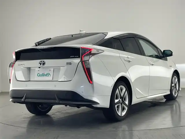 トヨタ プリウス A ツーリングセレクション 愛知県 2016(平28)年 5.9万km ホワイトパールクリスタルシャイン 純正９型ナビ　バックカメラ　禁煙車　パーキングアシスト　追従クルコン　黒革シート　シートヒーター　ＢＳＭ　ＨＵＤ　セーフティセンス　衝突軽減　ＬＥＤオートライト　コーナーセンサー　ＥＴＣ　フォグランプ