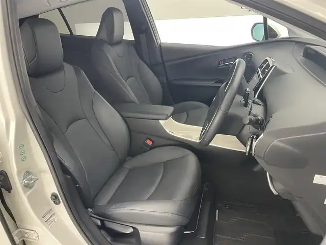 トヨタ プリウス A ツーリングセレクション 愛知県 2016(平28)年 5.9万km ホワイトパールクリスタルシャイン 純正９型ナビ　バックカメラ　禁煙車　パーキングアシスト　追従クルコン　黒革シート　シートヒーター　ＢＳＭ　ＨＵＤ　セーフティセンス　衝突軽減　ＬＥＤオートライト　コーナーセンサー　ＥＴＣ　フォグランプ