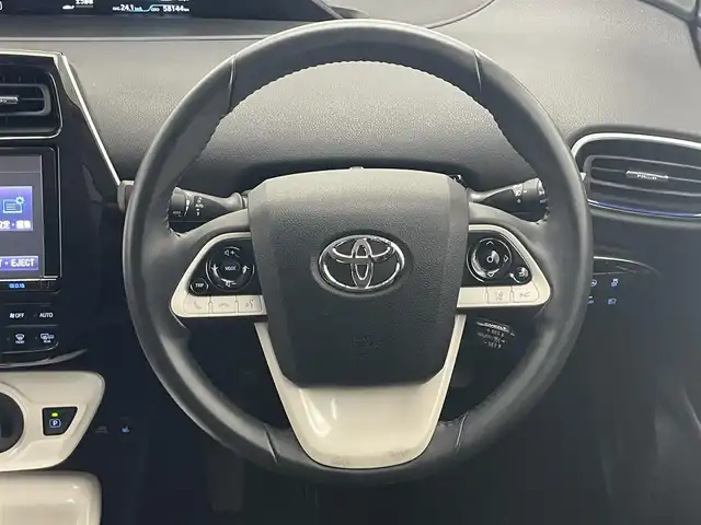 トヨタ プリウス A ツーリングセレクション 愛知県 2016(平28)年 5.9万km ホワイトパールクリスタルシャイン 純正９型ナビ　バックカメラ　禁煙車　パーキングアシスト　追従クルコン　黒革シート　シートヒーター　ＢＳＭ　ＨＵＤ　セーフティセンス　衝突軽減　ＬＥＤオートライト　コーナーセンサー　ＥＴＣ　フォグランプ