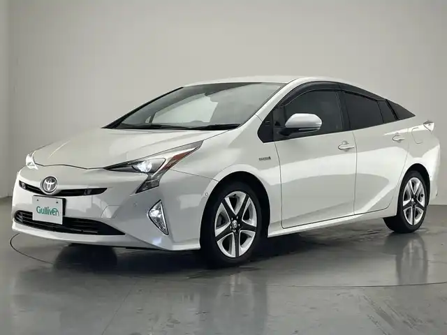 トヨタ プリウス A ツーリングセレクション 愛知県 2016(平28)年 5.9万km ホワイトパールクリスタルシャイン 純正９型ナビ　バックカメラ　禁煙車　パーキングアシスト　追従クルコン　黒革シート　シートヒーター　ＢＳＭ　ＨＵＤ　セーフティセンス　衝突軽減　ＬＥＤオートライト　コーナーセンサー　ＥＴＣ　フォグランプ