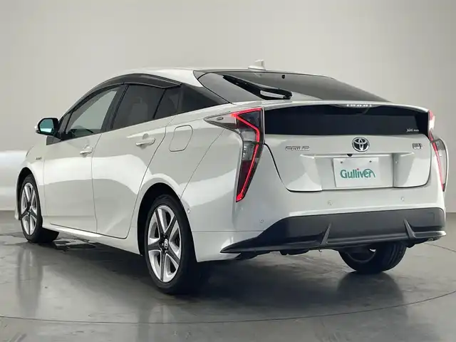 トヨタ プリウス A ツーリングセレクション 愛知県 2016(平28)年 5.9万km ホワイトパールクリスタルシャイン 純正９型ナビ　バックカメラ　禁煙車　パーキングアシスト　追従クルコン　黒革シート　シートヒーター　ＢＳＭ　ＨＵＤ　セーフティセンス　衝突軽減　ＬＥＤオートライト　コーナーセンサー　ＥＴＣ　フォグランプ
