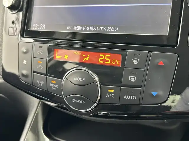 日産 セレナ HWS G S HV エアロモード 大阪府 2015(平27)年 3.7万km ブリリアントホワイトパール 純正８型SDナビ SDカードなし/フリップダウンモニター/全方位カメラ/両側パワースライドドア/ＥＴＣ２．０/コーナーセンサー/バックカメラ/レーンキープアシスト/プッシュスタート/スマートキー/オートライト/電動格納ミラー/フォグランプ/禁煙車