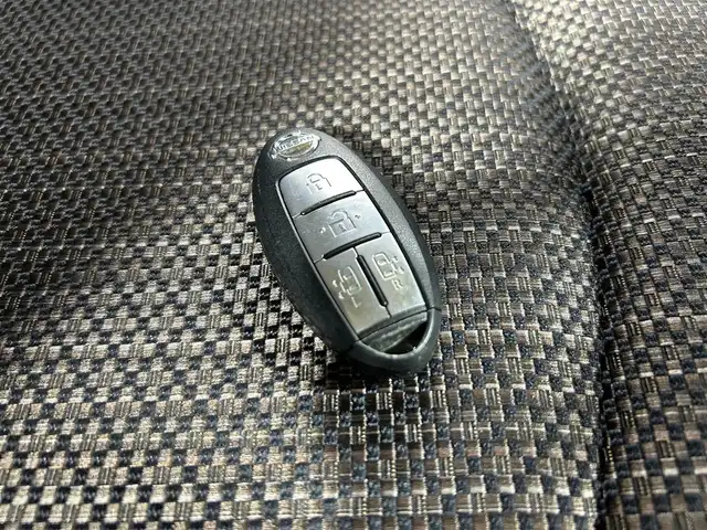 日産 セレナ HWS G S HV エアロモード 大阪府 2015(平27)年 3.7万km ブリリアントホワイトパール 純正８型SDナビ SDカードなし/フリップダウンモニター/全方位カメラ/両側パワースライドドア/ＥＴＣ２．０/コーナーセンサー/バックカメラ/レーンキープアシスト/プッシュスタート/スマートキー/オートライト/電動格納ミラー/フォグランプ/禁煙車