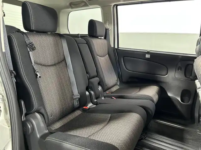 日産 セレナ HWS G S HV エアロモード 大阪府 2015(平27)年 3.7万km ブリリアントホワイトパール 純正８型SDナビ SDカードなし/フリップダウンモニター/全方位カメラ/両側パワースライドドア/ＥＴＣ２．０/コーナーセンサー/バックカメラ/レーンキープアシスト/プッシュスタート/スマートキー/オートライト/電動格納ミラー/フォグランプ/禁煙車
