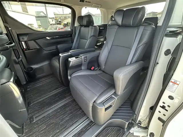 トヨタ アルファードハイブリット SR Cパッケージ 道央・札幌 2021(令3)年 6.4万km ラグジュアリーホワイトパールクリスタルシャインガラスフレーク ４WD/寒冷地仕様/純正メーカーナビ/CD/DVD/USB/BT/純正フリップダウンモニター/トヨタセーフティセンス/プリクラッシュセーフティ/横滑り防止装置/レーダークルーズコントロール/レーンキープアシスト/クリアランスソナー/パーキングサポートブレーキ/ロードサインアシスト/バックカメラ/ビルトインETC2.0/ドライブレコーダー/っ自動防眩ミラー/EVMODE/ECOMODE/ワイパーデアイサー/nanoe/両側パワースライドドア/パワーバックドア/前席/２列目パワーシート/D席メモリーシート/前席シートヒーター/前席エアシート/レザーシート/革巻きウッドコンビステアリング/ステアリングリモコン/ハンドルヒーター/AC100V/電動パーキング/ブレーキホールド/MTモード付AT/プッシュスタート/スマートキー/LEDヘッドライト/オートライト/オートハイビーム/フォグランプ/電動格納ミラー/ウィンカーミラー/純正フロアマット/ドアバイザー/スペアキー