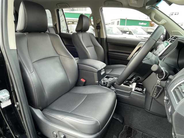 トヨタ ランドクルーザー プラド TX Lパッケージ 東京都 2020(令2)年 2.9万km ブラック メーカーナビ/AM/FM/USB/Bluetooth/Miracast/全周囲カメラ/純正OP19インチAW/レーダークルーズコントロール/黒革シート/パワーシート/前席シートヒーター＆ベンチレーション/ETC2.0/純正ドライブレコーダー/プッシュスタート/スマートキー×2/保証書/取扱説明書