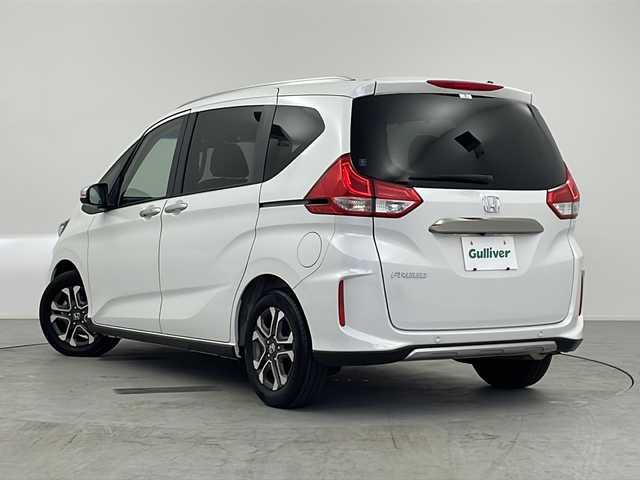 ホンダ フリード クロスター 愛知県 2022(令4)年 0.8万km プラチナホワイトパール KENWOOD製ナビ/【Bluetooth/USB/AM/FM/TV/CD/AUX】/両側パワースライドドア/バックカメラ/ホンダセンシング/・衝突被害軽減ブレーキ/・レーンアシスト/・盗難防止装置/・横滑り防止装置/・コーナーセンサー/・レーダークルーズコントロール/アイドリングストップ/前席シートヒーター/ハーフレザーシート/カーテンエアバック/ETC/純正フロアマット/スペアキー/LEDオートライト/ルーフレール/純正15インチアルミホイール/電動格納ミラー