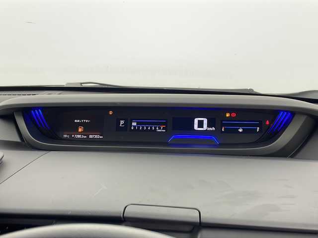 ホンダ フリード クロスター 愛知県 2022(令4)年 0.8万km プラチナホワイトパール KENWOOD製ナビ/【Bluetooth/USB/AM/FM/TV/CD/AUX】/両側パワースライドドア/バックカメラ/ホンダセンシング/・衝突被害軽減ブレーキ/・レーンアシスト/・盗難防止装置/・横滑り防止装置/・コーナーセンサー/・レーダークルーズコントロール/アイドリングストップ/前席シートヒーター/ハーフレザーシート/カーテンエアバック/ETC/純正フロアマット/スペアキー/LEDオートライト/ルーフレール/純正15インチアルミホイール/電動格納ミラー