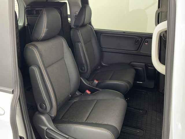 ホンダ フリード クロスター 愛知県 2022(令4)年 0.8万km プラチナホワイトパール KENWOOD製ナビ/【Bluetooth/USB/AM/FM/TV/CD/AUX】/両側パワースライドドア/バックカメラ/ホンダセンシング/・衝突被害軽減ブレーキ/・レーンアシスト/・盗難防止装置/・横滑り防止装置/・コーナーセンサー/・レーダークルーズコントロール/アイドリングストップ/前席シートヒーター/ハーフレザーシート/カーテンエアバック/ETC/純正フロアマット/スペアキー/LEDオートライト/ルーフレール/純正15インチアルミホイール/電動格納ミラー