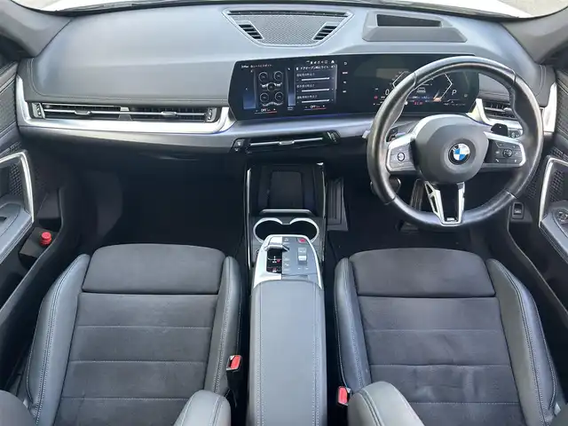 ＢＭＷ ＢＭＷ Ｘ１ xDrive 20i Mスポーツ 岡山県 2023(令5)年 3.3万km アルピンホワイトⅢ 登録時走行距離32897km/純正10.7インチナビ/BMWカーブドディスプレイ/全方位カメラ/ETC/カラーヘッドアップディスプレイ/ブラインドスポットモニター/前後ドライブレコーダー/シートヒーター（D+N席）/クリアランスソナー/衝突軽減ブレーキ/横滑り防止装置/クルーズコントロール(追従走行あり)/車線逸脱警報（レーンキープアシスト）/オートライト/オートマチックハイビーム/アイドリングストップ/電動リアゲート/19インチ純正AW/純正フロアマット/ハーフレザーシート/D+N席パワーシート/スペアキー/保証書/取扱説明書