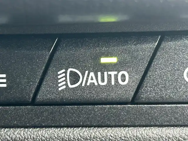 ＢＭＷ ＢＭＷ Ｘ１ xDrive 20i Mスポーツ 岡山県 2023(令5)年 3.3万km アルピンホワイトⅢ 登録時走行距離32897km/純正10.7インチナビ/BMWカーブドディスプレイ/全方位カメラ/ETC/カラーヘッドアップディスプレイ/ブラインドスポットモニター/前後ドライブレコーダー/シートヒーター（D+N席）/クリアランスソナー/衝突軽減ブレーキ/横滑り防止装置/クルーズコントロール(追従走行あり)/車線逸脱警報（レーンキープアシスト）/オートライト/オートマチックハイビーム/アイドリングストップ/電動リアゲート/19インチ純正AW/純正フロアマット/ハーフレザーシート/D+N席パワーシート/スペアキー/保証書/取扱説明書