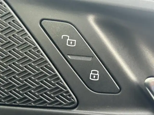 ＢＭＷ ＢＭＷ Ｘ１ xDrive 20i Mスポーツ 岡山県 2023(令5)年 3.3万km アルピンホワイトⅢ 登録時走行距離32897km/純正10.7インチナビ/BMWカーブドディスプレイ/全方位カメラ/ETC/カラーヘッドアップディスプレイ/ブラインドスポットモニター/前後ドライブレコーダー/シートヒーター（D+N席）/クリアランスソナー/衝突軽減ブレーキ/横滑り防止装置/クルーズコントロール(追従走行あり)/車線逸脱警報（レーンキープアシスト）/オートライト/オートマチックハイビーム/アイドリングストップ/電動リアゲート/19インチ純正AW/純正フロアマット/ハーフレザーシート/D+N席パワーシート/スペアキー/保証書/取扱説明書