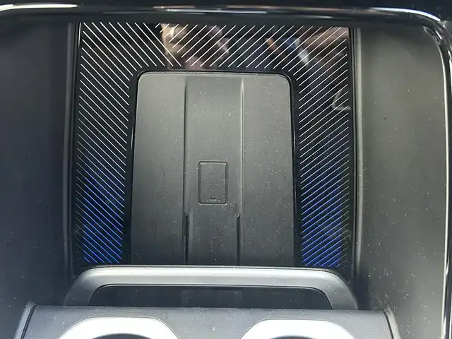 ＢＭＷ ＢＭＷ Ｘ１ xDrive 20i Mスポーツ 岡山県 2023(令5)年 3.3万km アルピンホワイトⅢ 登録時走行距離32897km/純正10.7インチナビ/BMWカーブドディスプレイ/全方位カメラ/ETC/カラーヘッドアップディスプレイ/ブラインドスポットモニター/前後ドライブレコーダー/シートヒーター（D+N席）/クリアランスソナー/衝突軽減ブレーキ/横滑り防止装置/クルーズコントロール(追従走行あり)/車線逸脱警報（レーンキープアシスト）/オートライト/オートマチックハイビーム/アイドリングストップ/電動リアゲート/19インチ純正AW/純正フロアマット/ハーフレザーシート/D+N席パワーシート/スペアキー/保証書/取扱説明書