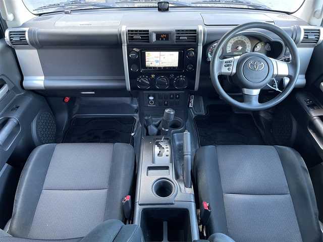 トヨタ ＦＪクルーザー 滋賀県 2011(平23)年 17.9万km ブラック/ホワイト サイドステップ/コーナーセンサー/デフロック/純正１７AW/横滑り防止/キーレスキー/ETC/Wエアバック/カーテンエアバック/ABS