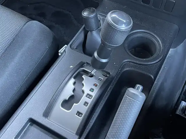 トヨタ ＦＪクルーザー 滋賀県 2011(平23)年 17.9万km ブラック/ホワイト サイドステップ/コーナーセンサー/デフロック/純正１７AW/横滑り防止/キーレスキー/ETC/Wエアバック/カーテンエアバック/ABS