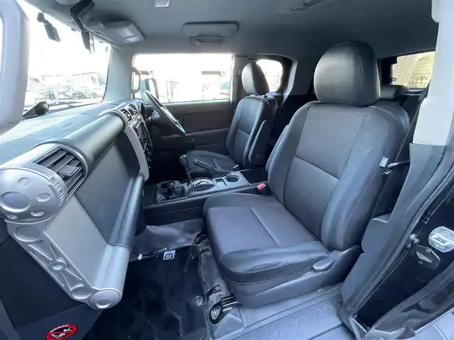 トヨタ ＦＪクルーザー 滋賀県 2011(平23)年 17.9万km ブラック/ホワイト サイドステップ/コーナーセンサー/デフロック/純正１７AW/横滑り防止/キーレスキー/ETC/Wエアバック/カーテンエアバック/ABS