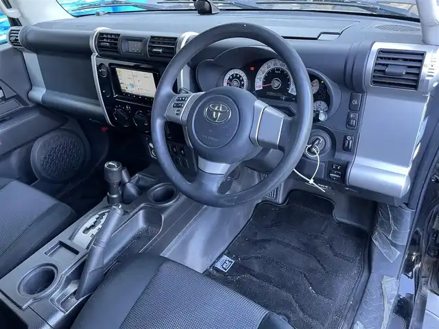 トヨタ ＦＪクルーザー 滋賀県 2011(平23)年 17.9万km ブラック/ホワイト サイドステップ/コーナーセンサー/デフロック/純正１７AW/横滑り防止/キーレスキー/ETC/Wエアバック/カーテンエアバック/ABS