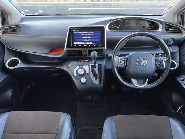 トヨタ シエンタ ハイブリッド G クエロ 福岡県 2020(令2)年 4.9万km ブラックマイカ 禁煙車/ディーラーSDナビ/Bluetooth/フルセグ/DISC/ラジオ/SD/ビルドインETC/パノラミックビューモニター/両側パワースライドドア/コーナーセンサー/本革巻きステアリングホイール/ハーフレザーシート/社外15インチアルミホイール/LEDヘッドランプ/オートハイビーム/スマートキー/プッシュスタート/スペアキー×１/電動格納ウインカーミラー/衝突軽減システム/横滑り防止装置/車線逸脱防止装置/盗難防止装置