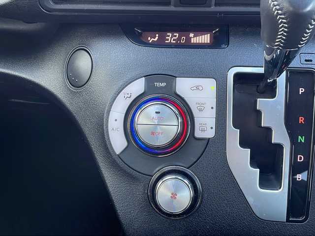 トヨタ シエンタ ハイブリッド G クエロ 福岡県 2020(令2)年 4.9万km ブラックマイカ 禁煙車/ディーラーSDナビ/Bluetooth/フルセグ/DISC/ラジオ/SD/ビルドインETC/パノラミックビューモニター/両側パワースライドドア/コーナーセンサー/本革巻きステアリングホイール/ハーフレザーシート/社外15インチアルミホイール/LEDヘッドランプ/オートハイビーム/スマートキー/プッシュスタート/スペアキー×１/電動格納ウインカーミラー/衝突軽減システム/横滑り防止装置/車線逸脱防止装置/盗難防止装置