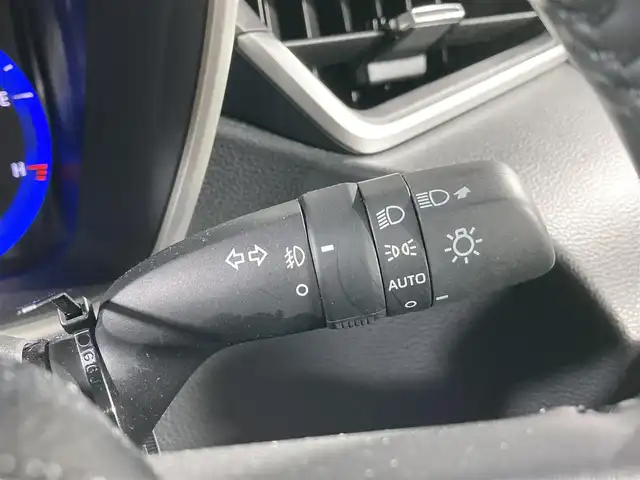 トヨタ カローラ スポーツ ハイブリッドG Z 沖縄県 2019(令1)年 4.6万km シルバーM 禁煙車/純正ナビ(フルセグテレビ、BT、DVD、SD、HDMI)/衝突軽減ブレーキ/レーダークルーズコントロール/プリクラッシュセーフティー/デジタルインナーミラー/ステアリングスイッチ/純正AW/LEDヘッドライト/オートライト/オートハイビーム/シートヒーター/ハーフレザーシート