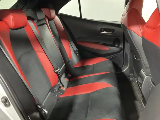 トヨタ カローラ スポーツ ハイブリッドG Z 沖縄県 2019(令1)年 4.6万km シルバーM 禁煙車/純正ナビ(フルセグテレビ、BT、DVD、SD、HDMI)/衝突軽減ブレーキ/レーダークルーズコントロール/プリクラッシュセーフティー/デジタルインナーミラー/ステアリングスイッチ/純正AW/LEDヘッドライト/オートライト/オートハイビーム/シートヒーター/ハーフレザーシート