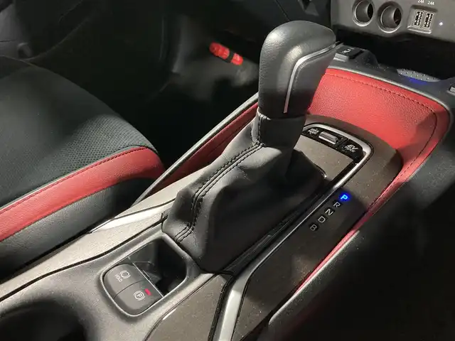 トヨタ カローラ スポーツ ハイブリッドG Z 沖縄県 2019(令1)年 4.6万km シルバーM 禁煙車/純正ナビ(フルセグテレビ、BT、DVD、SD、HDMI)/衝突軽減ブレーキ/レーダークルーズコントロール/プリクラッシュセーフティー/デジタルインナーミラー/ステアリングスイッチ/純正AW/LEDヘッドライト/オートライト/オートハイビーム/シートヒーター/ハーフレザーシート