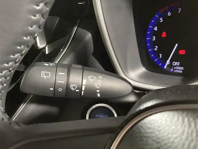 トヨタ カローラ スポーツ ハイブリッドG Z 沖縄県 2019(令1)年 4.6万km シルバーM 禁煙車/純正ナビ(フルセグテレビ、BT、DVD、SD、HDMI)/衝突軽減ブレーキ/レーダークルーズコントロール/プリクラッシュセーフティー/デジタルインナーミラー/ステアリングスイッチ/純正AW/LEDヘッドライト/オートライト/オートハイビーム/シートヒーター/ハーフレザーシート