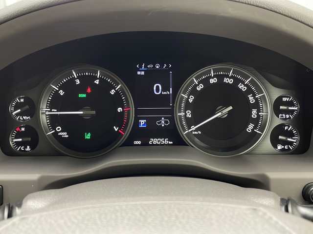 トヨタ ランドクルーザー ZX 沖縄県 2016(平28)年 2.8万km ホワイトパールクリスタルシャイン モデリスタエアロ　/サンルーフ　/純正８型ナビ　/(フルセグＴＶ　ＤＶＤ　ＢＴ)/アラウンドビューモニター/後席モニター　/ＥＴＣ　/ＬＥＤフォグライト　/前後コーナーセンサー　/スマートキー　/ウッドコンビハンドル　/ＣＯＯＬＢＯＸ　/ベージュ皮シート/全席パワーシート/フロント/セカンドシート シートヒーター /エアシート/純正フロアマット