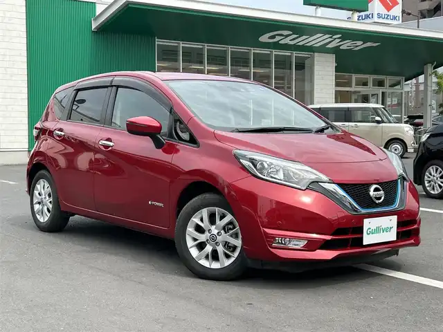 日産 ノート e－パワー X 島根県 2020(令2)年 2.4万km ガーネットレッド 純正メモリナビ　/フルセグＴＶ　/ＤＶＤ再生　/Ｂｌｕｅｔｏｏｔｈ接続　/前後ドライブレコーダー　/衝突軽減ブレーキ　/前後コーナーセンサー　/レーンキープアシスト　/横滑り防止装置/スマートキー　/プッシュスタート/オートハイビーム／ライト　/純正１５インチアルミホイール