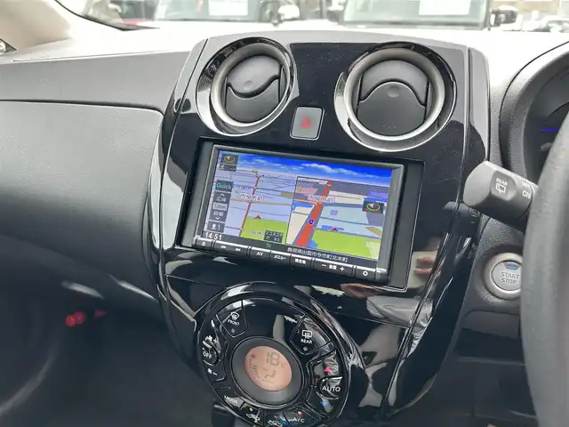 日産 ノート e－パワー X 島根県 2020(令2)年 2.4万km ガーネットレッド 純正メモリナビ　/フルセグＴＶ　/ＤＶＤ再生　/Ｂｌｕｅｔｏｏｔｈ接続　/前後ドライブレコーダー　/衝突軽減ブレーキ　/前後コーナーセンサー　/レーンキープアシスト　/横滑り防止装置/スマートキー　/プッシュスタート/オートハイビーム／ライト　/純正１５インチアルミホイール